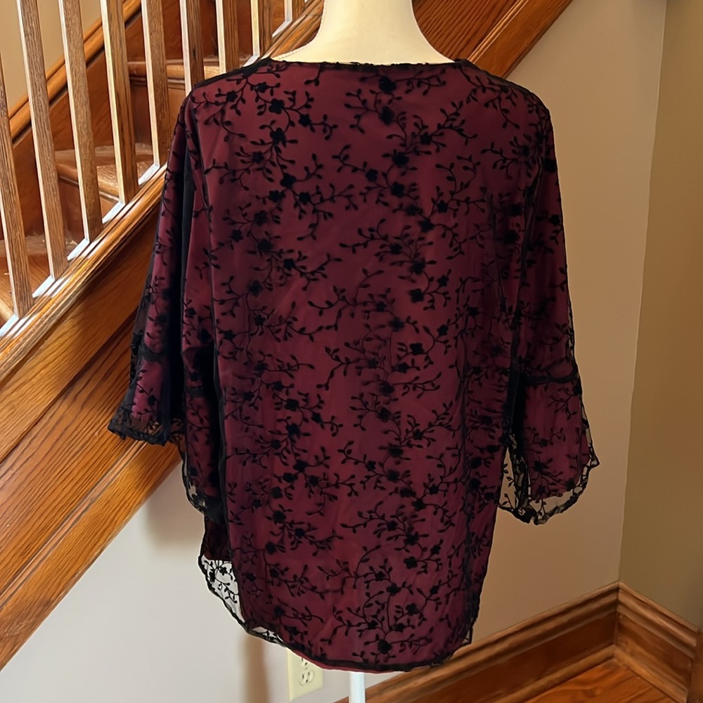 BloomChic Top Size L 14-16 Bell Sleeves Wine with Sheer Black Lace NWT - Picture 5 of 6